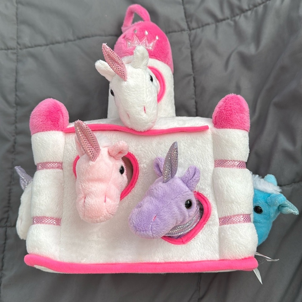 Unipak Plush Unicorn Castle with Five (5) Stuffed Animal Unicorns. Like new!